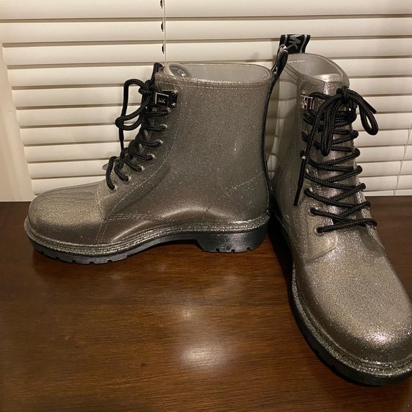 ‼️MICHAEL KORS BOOTS‼️ - Picture 2 of 3